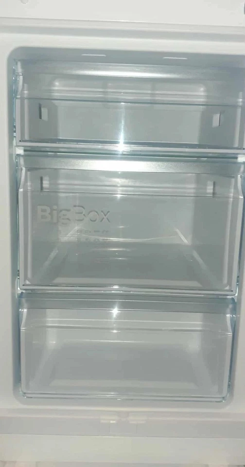 Bosch KGV39VLEAS Serie 4 Frigorifero combinato Argento da libera installazione - Immagine 2 di 4