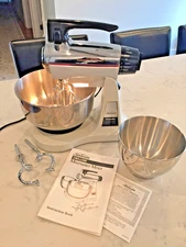 SUNBEAM Vintage DELUXE MIXMASTER MIXER Tested With BOWLS and ATTACHMENTS & LIGHT