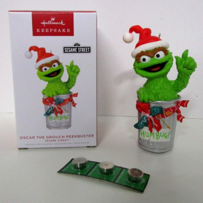 2022 Hallmark Keepsake Sesame Street Oscar The Grouch Peekbuster Ornament NEW