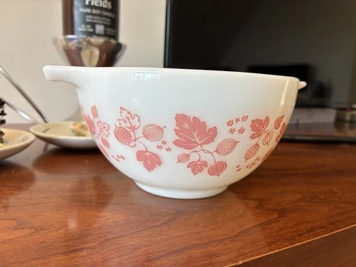 Vintage Pyrex Pink Gooseberry #441 Small Cinderella Mixing Bowl 1 1/2 QT