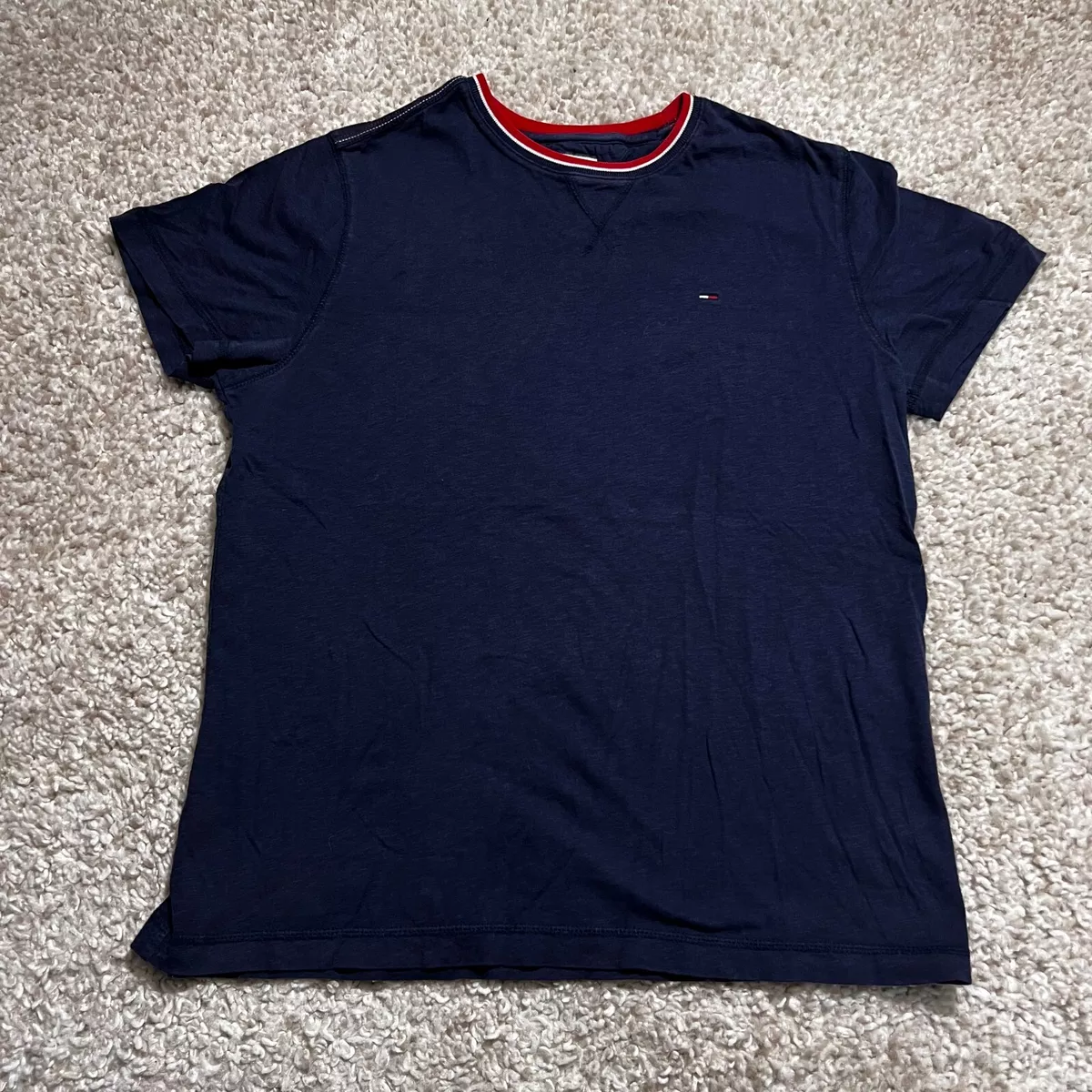 Navy tommy 2025 hilfiger shirt