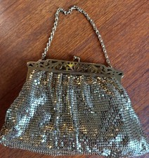 Vintage Whiting Davis gold Mesh handbag Purse 2898. cutout top wedding party