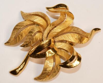 Vintage Signiert TRIFARI CROWN Brosche Pin In Goldton Texturiert Palmblatt Form