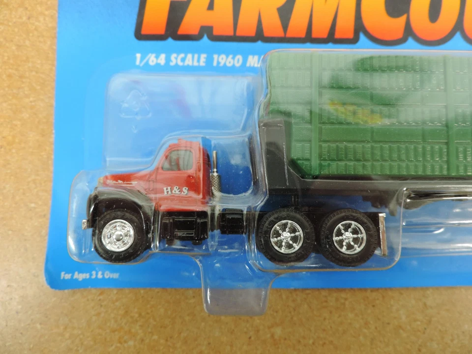 1960 Mack semi truck flatbed hay trailer ERTL 1/64 Farm Country diecast toy B16Z - Image 3 of 4