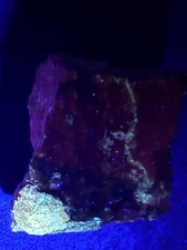 Pharmakolith (auf Realgar), aus Italien, Mineralien N°534/B37