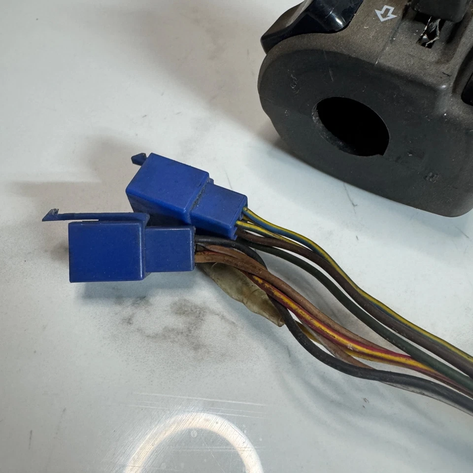 01 02 YAMAHA YZF R6 INTERRUPTOR IZQUIERDO CONTROL MANILLAR INTERMITENTE BOCINA BOTÓN Foto 3 de 4