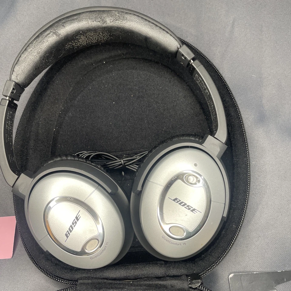 Bose Quiet Comfort 15 Acoustic Noise Cancelling Wired Headphones - (110) - Image 4 of 4