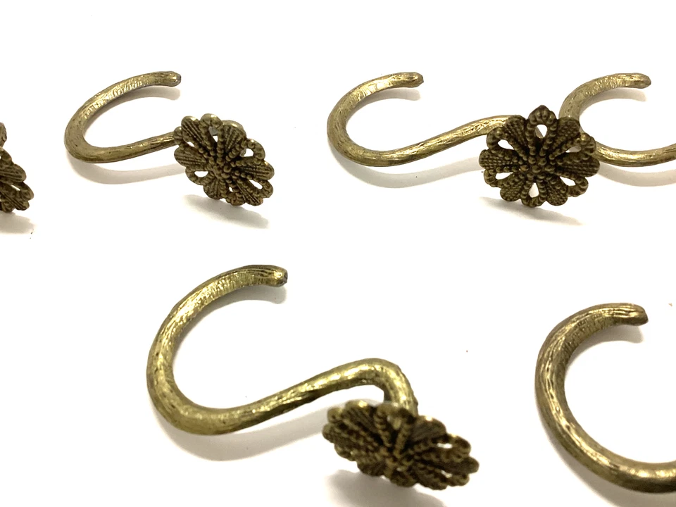 METAL SHOWER CURTAIN HOOKS FLOWER DESIGN LOT OF 12 - Image 3 of 4