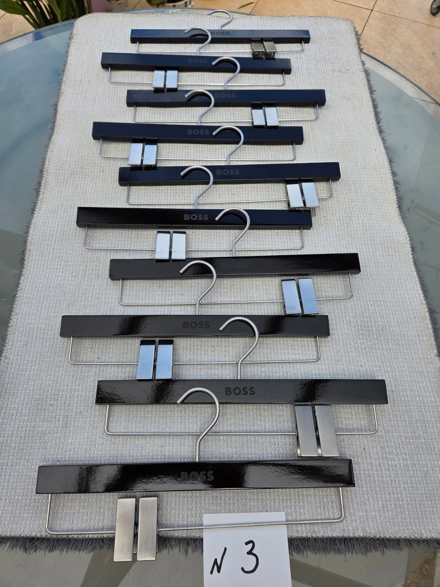 Matte schwarze Kleiderbügel aus Holz, 60er Set
