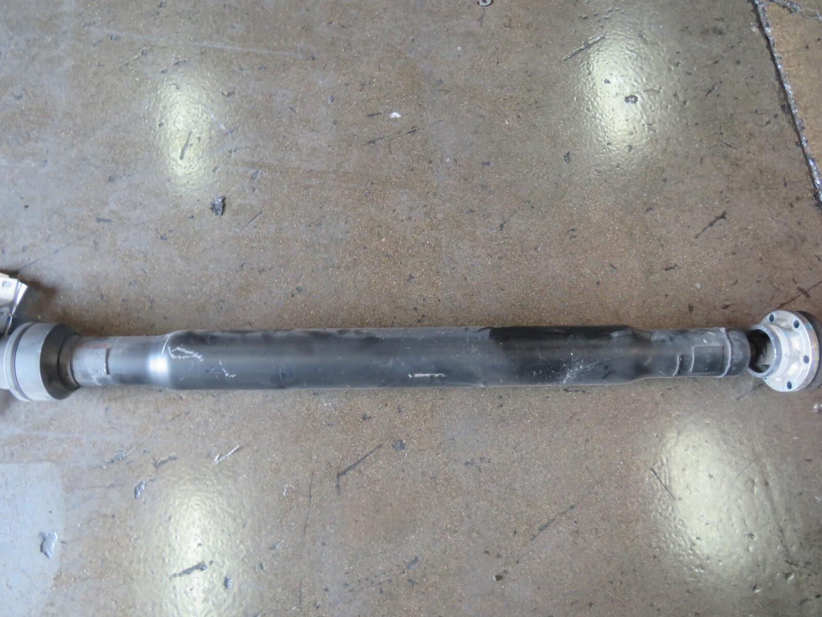 Maserati Quattroporte, Drive Shaft, Used, P/N 670008543