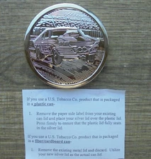 US TOBACCO "DRAG CAR" MOTIF CHROME/NICKLE FINISH SNUFF CAN LID "NEW/UNUSED"