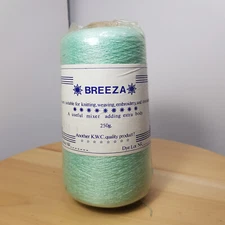 NEW - Breeza Machine Knitting Yarn - green - 297 grams vintage (C4)