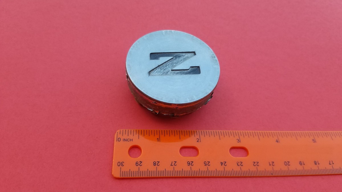 1984-1986 NISSAN 300ZX WHEEL RIM HUBCAP HUB CAP CENTER COVER PLUG