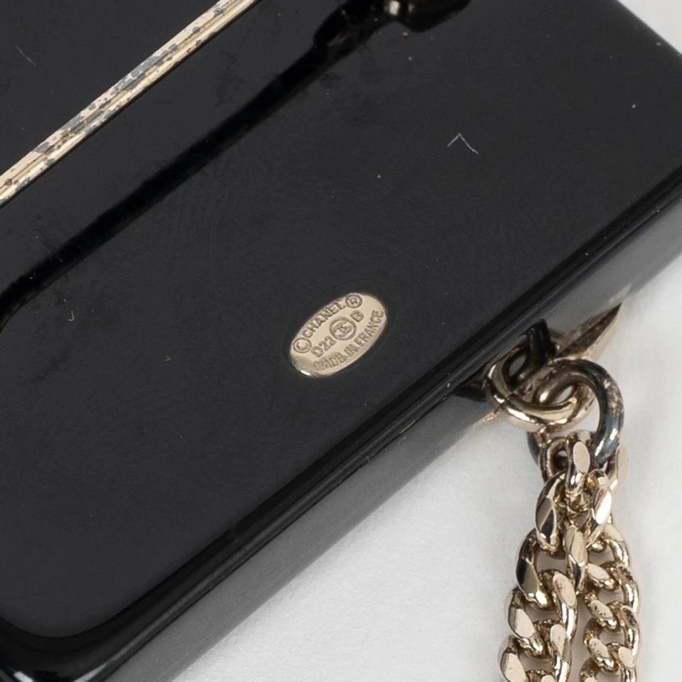 71686 Auténtico Broche CHANEL Resina Negra 22B RUE CAMBON STREET SIGN STRASS Foto 3 de 4