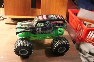 grave digger diecast