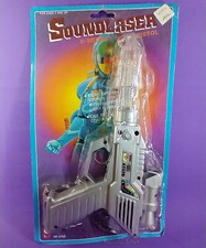 VINTAGE SPACE LASER GUN - WITH LIGHTS - 8 DIFFERENT SPACE SOUNDS - RARE