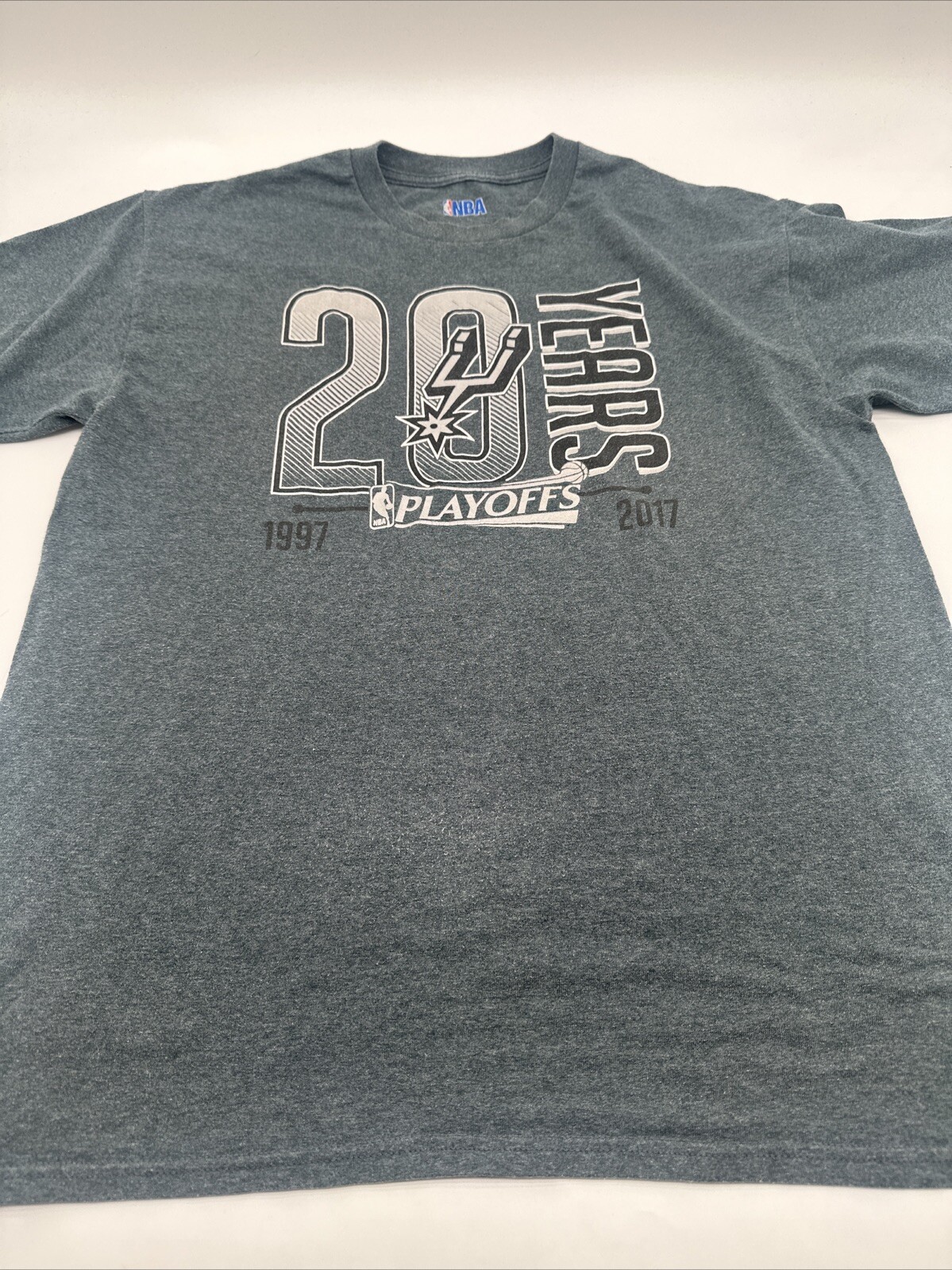 San Antonio Spurs 1997 NBA Playoffs T-Shirt Men Large Graphic Print Gray .#17572