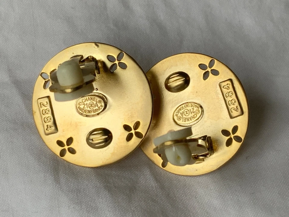 Chanel Clipon Pendientes 21A CC Ámbar Gripoix Vidrio Hecho Francia 2884 Metier deArt Foto 2 de 4