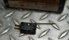 (2) V3L-1111-D8 NEW HONEYWELL MICRO SWITCH LIMIT SWITCH