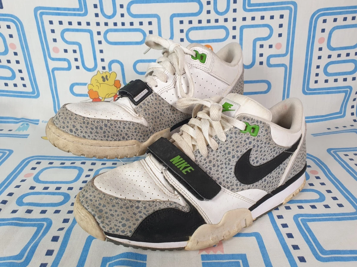 Nike top trainers strap