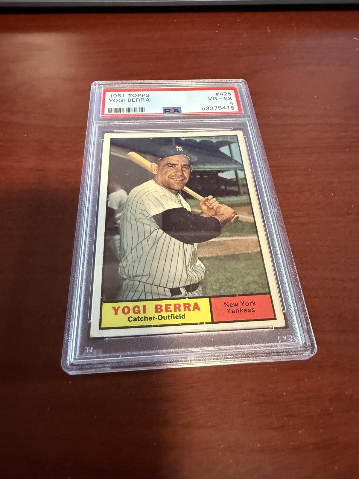 1961 Topps #425 Yogi Berra HOF. PSA 4