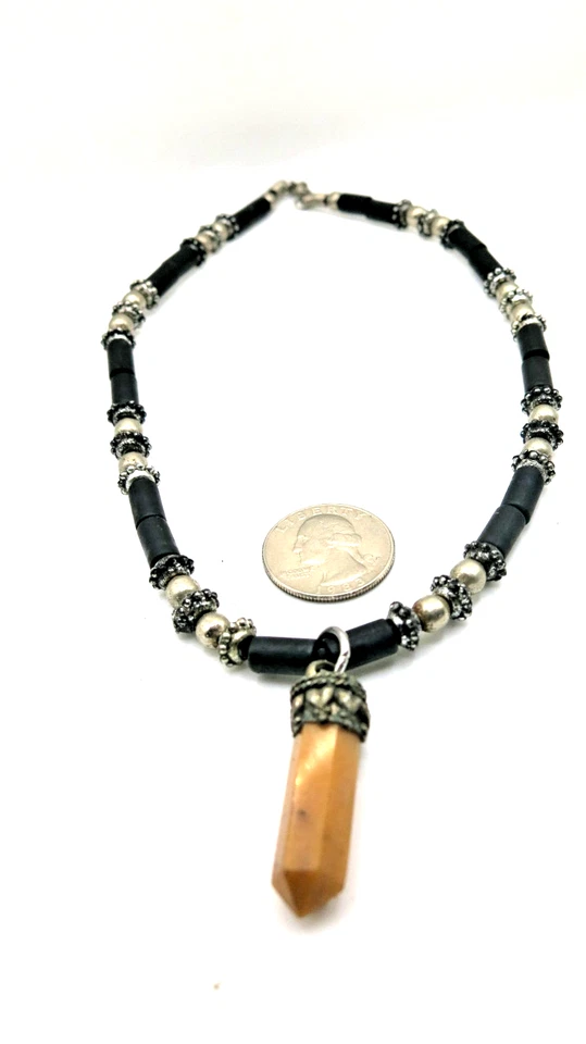 Colar Gargantilha de Contas Tubo de Prata Pedra Preta 17" com Pingente Aventurina Amarelo - Imagem 3 de 4