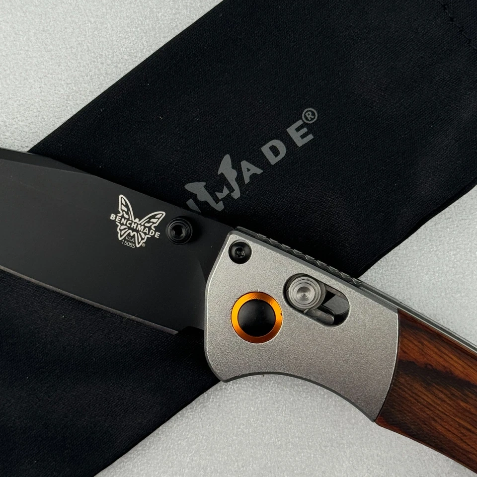 Cuchillo Plegable Benchmade 15085 Mini Crooked River Hoja Negra Mango Madera Foto 2 de 4
