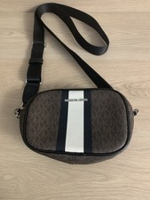 Borsa a tracolla Michael Kors Jet Set ovale a righe piccola marrone/argento