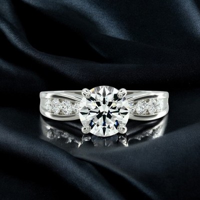 Rundschliff Ehering Diamant 1,30 ct Lab Grown 14 K Weißgold IGI CVD E F VVS2
