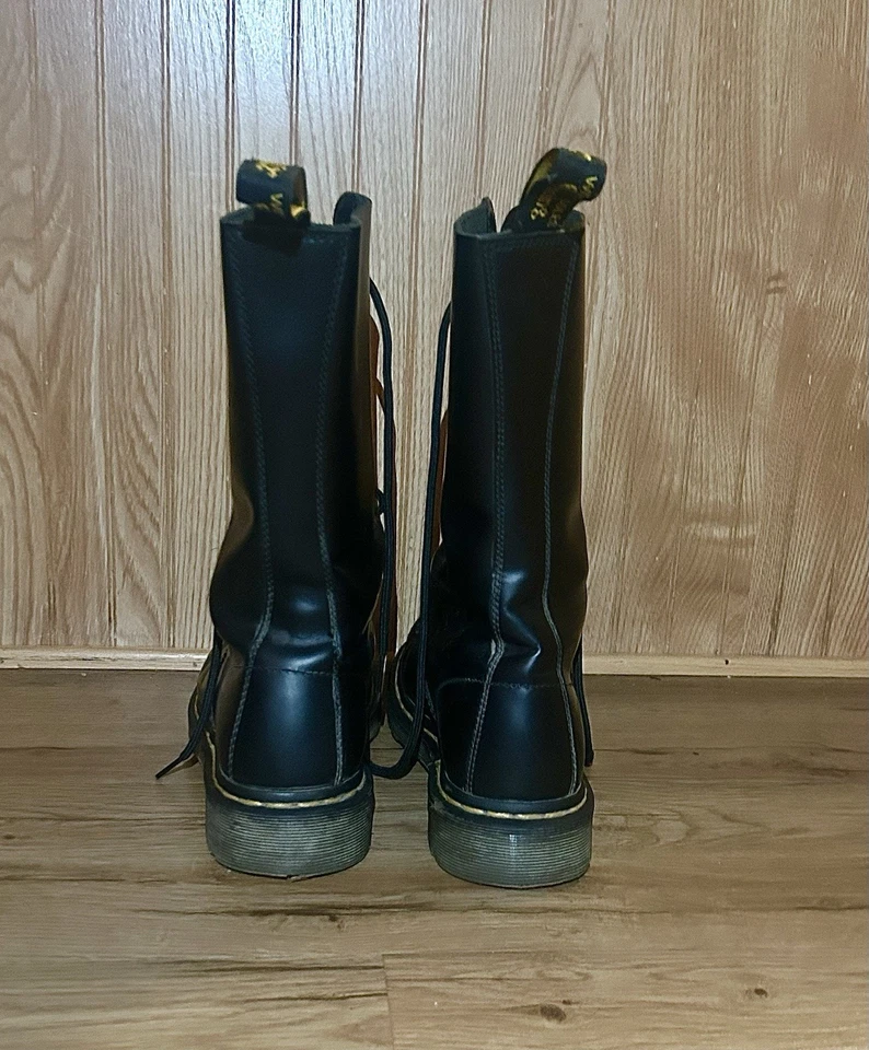 Botas altas unissex de couro liso Dr Marten’s 1914 - masculinas 8, femininas 9 - Imagem 4 de 4