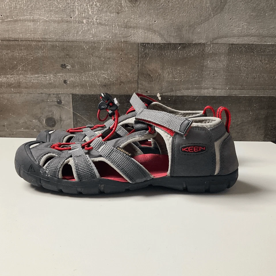 Keen Seacamp Niños Grandes Talla 5 Gris Rojo Agua Zapatos Senderismo Aire Libre Gorpcore Foto 3 de 4