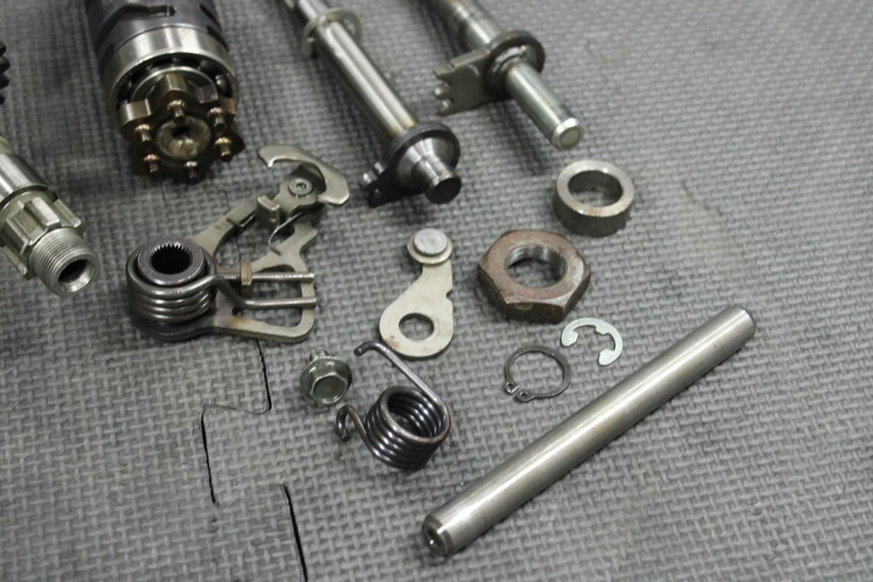 2006 99-06 YAMAHA TTR250 OEM ENGINE TRANSMISSION TRANNY GEARS SHIFT FORKS DRUM - Image 4 of 4