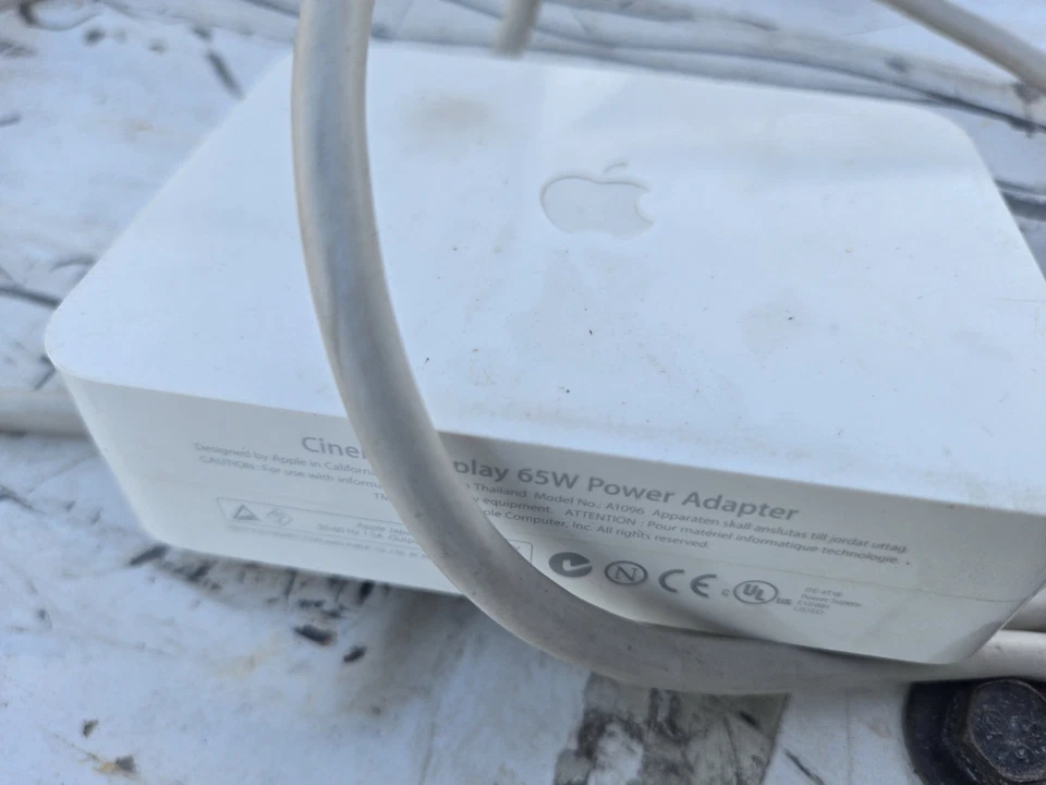  Apple Lot Mac Mini A1176 Desktop 2006, External Airport Base. 3 Air Tags - Image 2 of 4