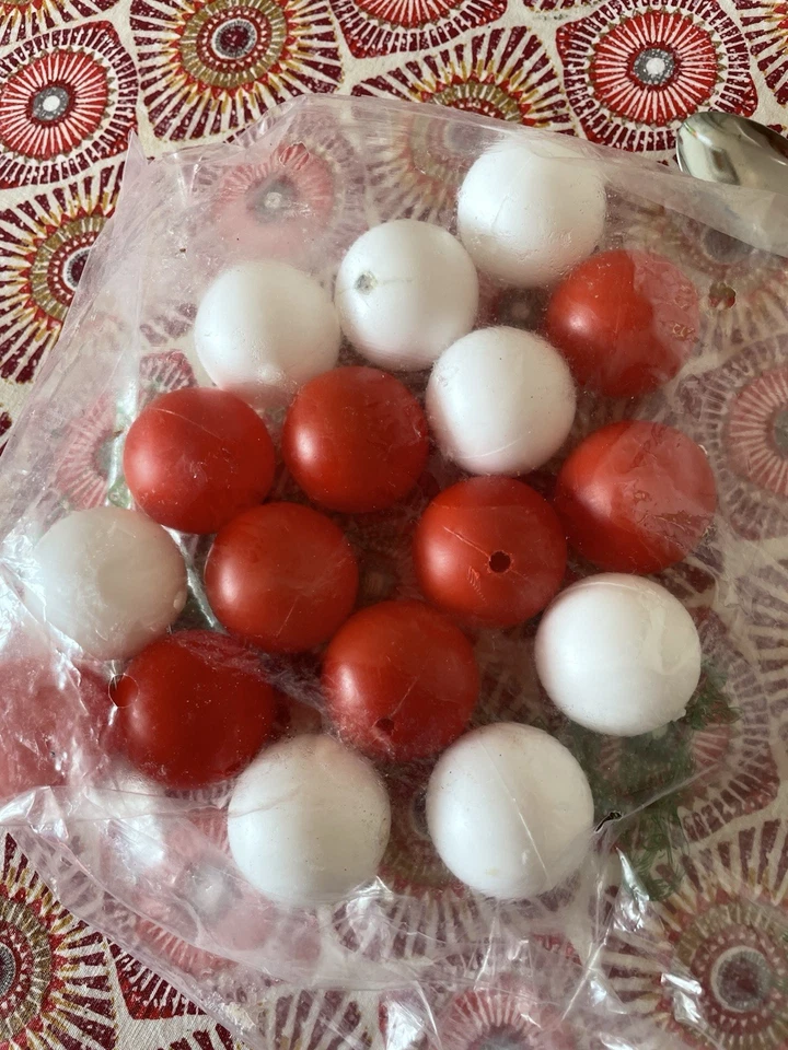 Lot De 18 Balles Petites Type Ping Pong Rouge Et Blanc  - Photo 1/1