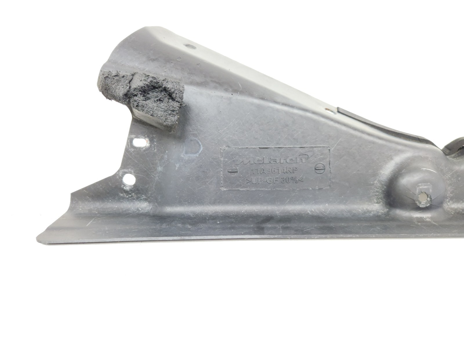 2015-2017 MCLAREN 675LT LEFT QUARTER INLET TRIM MOUNTING BRACKE 11A9614RP