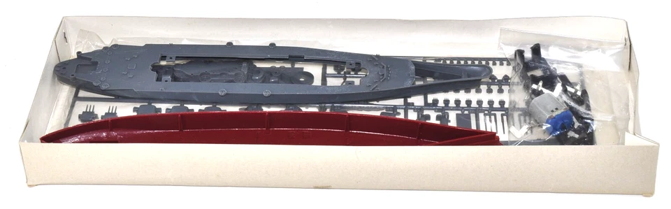 Raro kit modellino vintage Nichimo IJN Yamato 1/300 con supporto motore FA-13... - Immagine 3 di 4