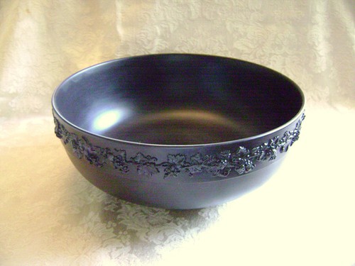EXQUISITE WEDGWOOD BLACK BASALT JASPERWARE 10" CENTERPIECE BOWL GRAPEVINE DESIGN - Picture 4 of 7