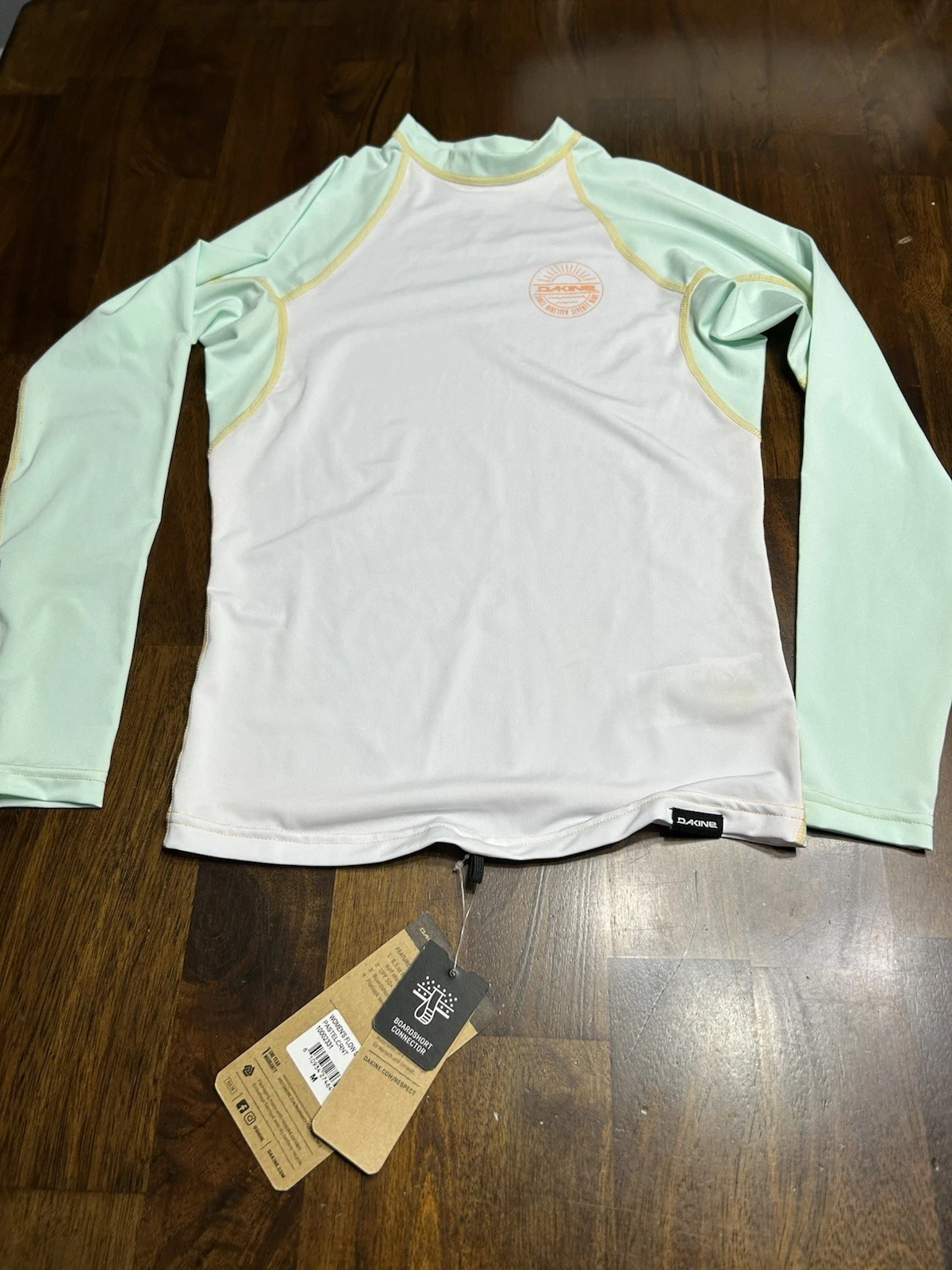Dakine Women’s Flow L/S Sun Protection Rash Guard Size Medium NWT Outdoor
