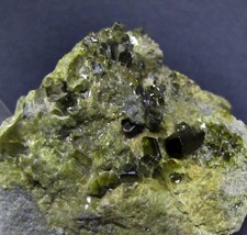 Minerali cristalli di EPIDOTO,  Antrona  VB