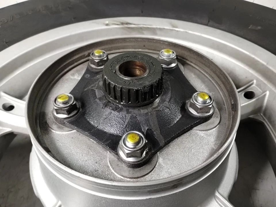 2010 年本田 Sabre VT1300 后轮圈直轮(无轮胎)15 英寸 X 4 — 第 2/4 张图片