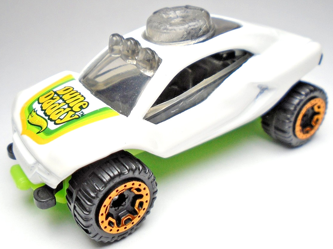 2019 HOT WHEELS DUNE DADDY WHITE 1:64 DIECAST 2 5/8" CAR W YELLOW GREEN & COPPER