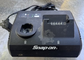 Snap on CTC131 14.4v and 18 V Dual Bay Charger Black NEW