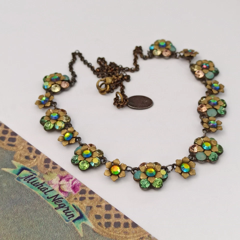 Colar Michal Negrin flores coloridas verde pastel azul tons cristais boho - Imagem 3 de 4