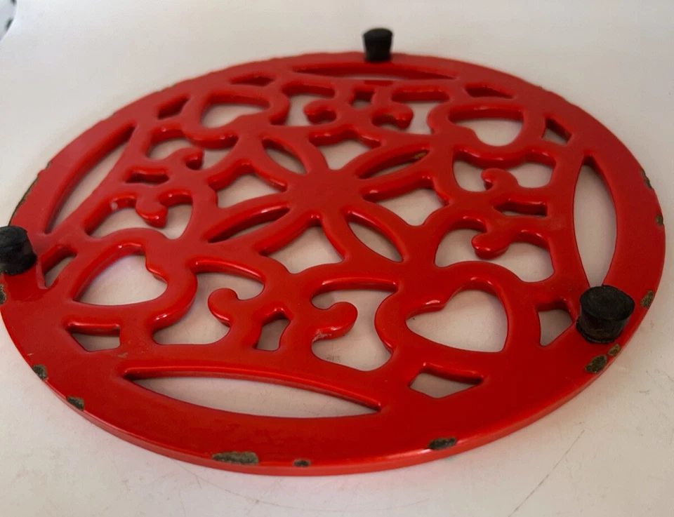 Cast Iron Trivet Enamel Round Footed Metal Hot Plate Hearts Ornate Red 8" - Image 4 of 4
