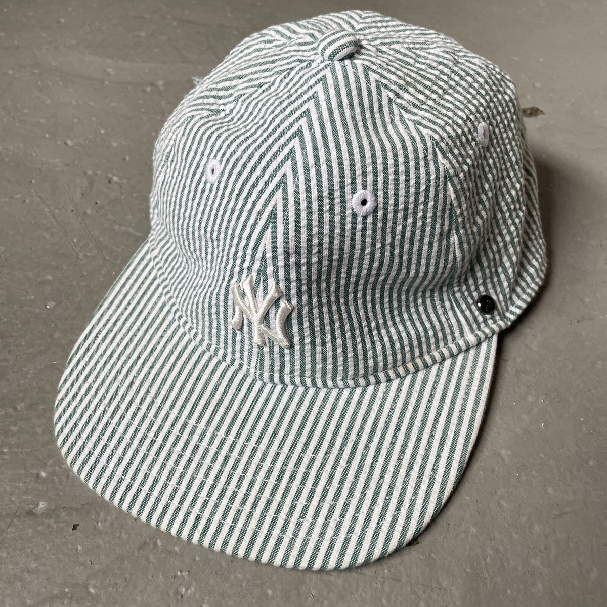 KITH x New Era New York Yankees Seersucker Adjustable KITH x New Era New York Yankees Seersucker Adjustable
