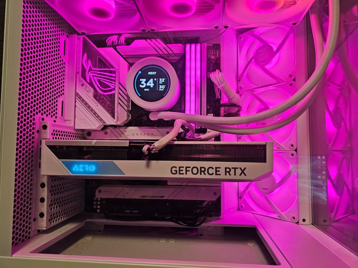 美品 GIGABYTE GeForce RTX 4070 AERO OC 12G GIGABYTE GeForce RTX 4070 SUPER AERO OC WHITE 12GB 12G 192-bit
