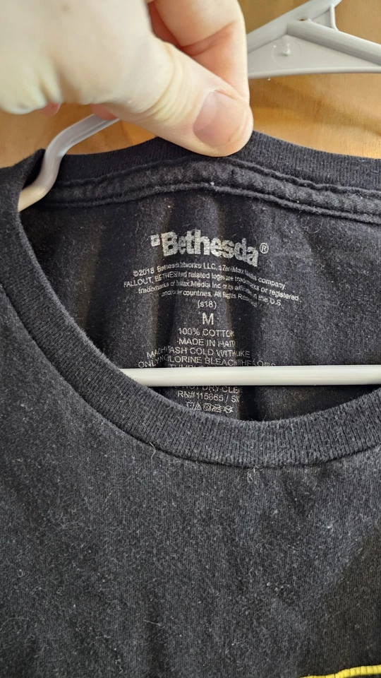 Fallout 76 Bethesda Promo Gamer Graphic T Shirt Men's Medium M Black - Image 2 of 3