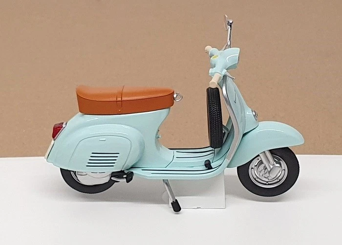 Norev 1/18 Scale 182081 - Vespa 50 N Scooter Motorbike - Aquamarine Blue - Image 3 of 4