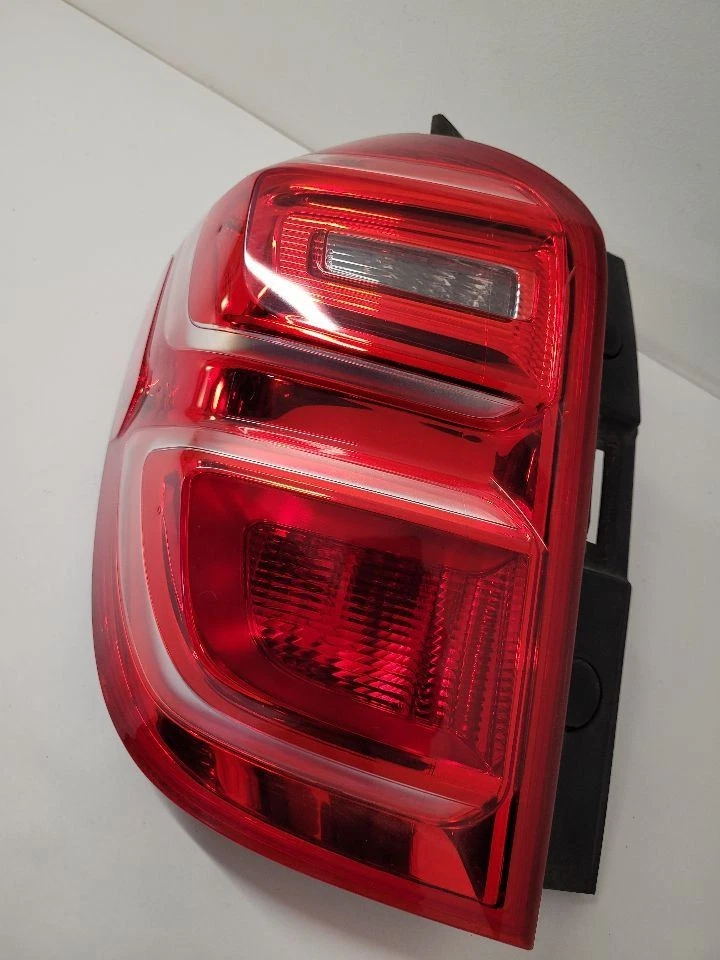 Luz trasera izquierda conductor Chevrolet Equinox LH 2016-2017 23399181 Foto 2 de 4