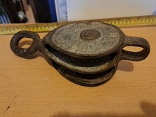 VINTAGE ANTIQUE CAST IRON DOUBLE PULLEY. BLOCK AND TACKLE. WHEEL